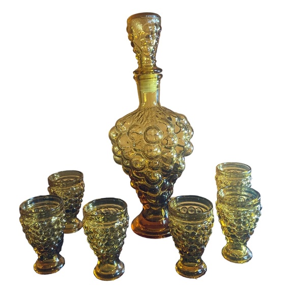 Vintage amber glass decanter and cup set UV reactive grape motif - Picture 2 of 14
